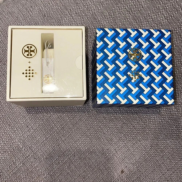 Tory Burch Fitbit Bracelet Box - Picture 1 of 4